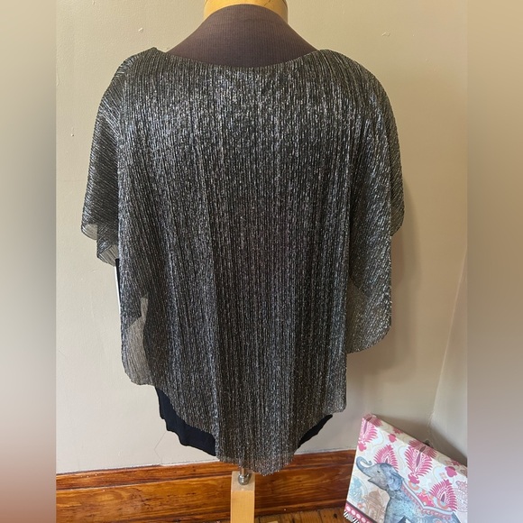 AGB Women's Metallic Silver Party Date Night V Front Popover Top 1X - Picture 3 of 8